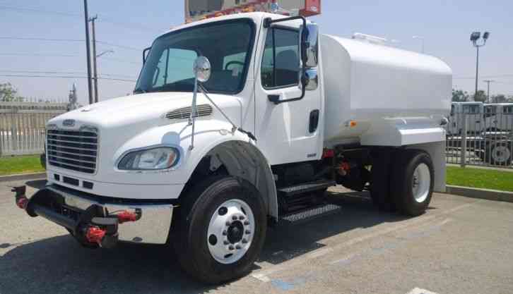 Freightliner truck , New 2500 gallon water tank 33 000#GVWR, Auto, Air ride (2009)