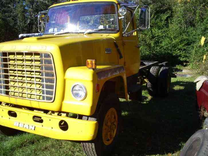 Ford 900 (1975)