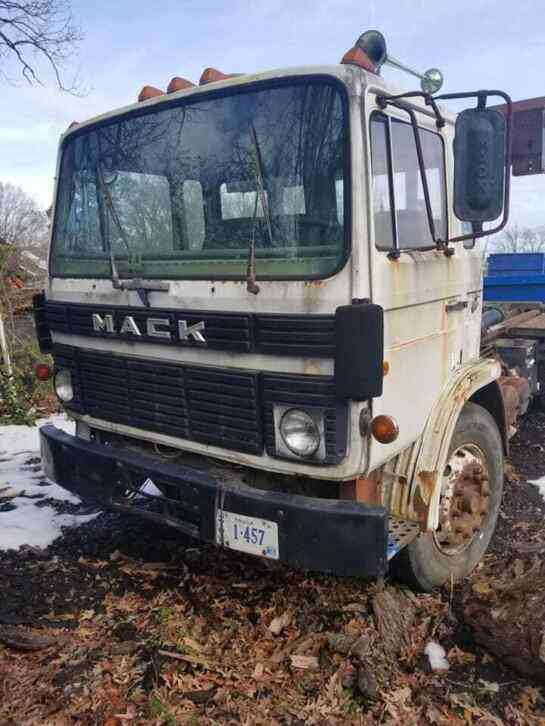 Mack MS200 (1985)