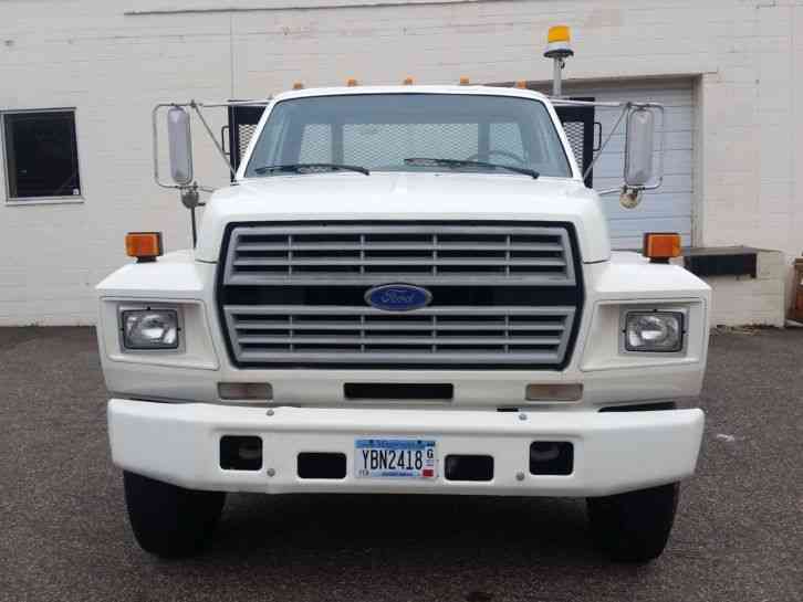Ford F-700 (1987)