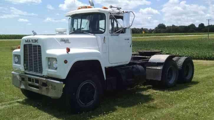 MACK R600 (1988) : Daycab Semi Trucks