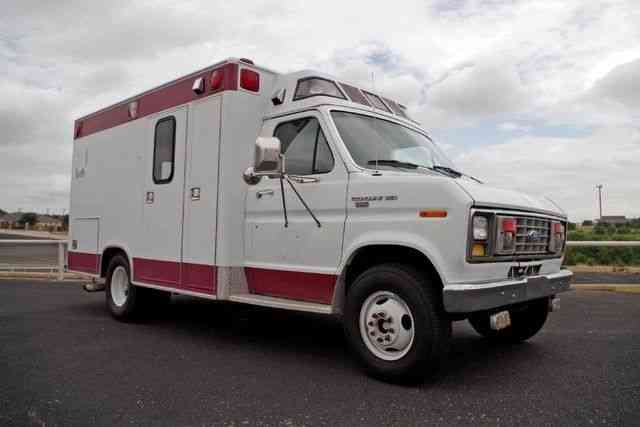 Ford E-350 Collins Type III Ambulance (1990)
