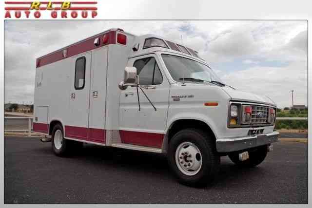 Ford E-350 Type III Ambulance (1990)