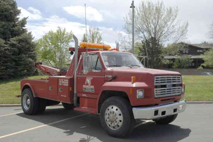 Ford F700 Tow Truck Wrecker (1991)