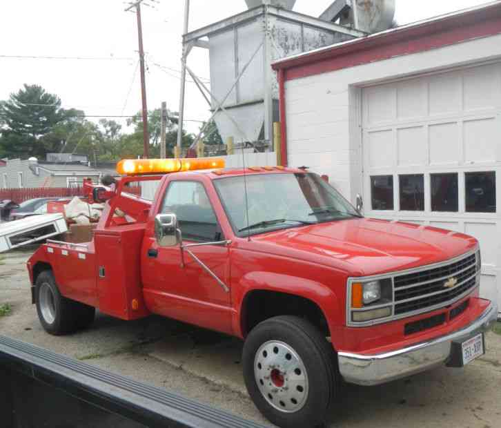 Chevy 3500 Tow truck (1992)