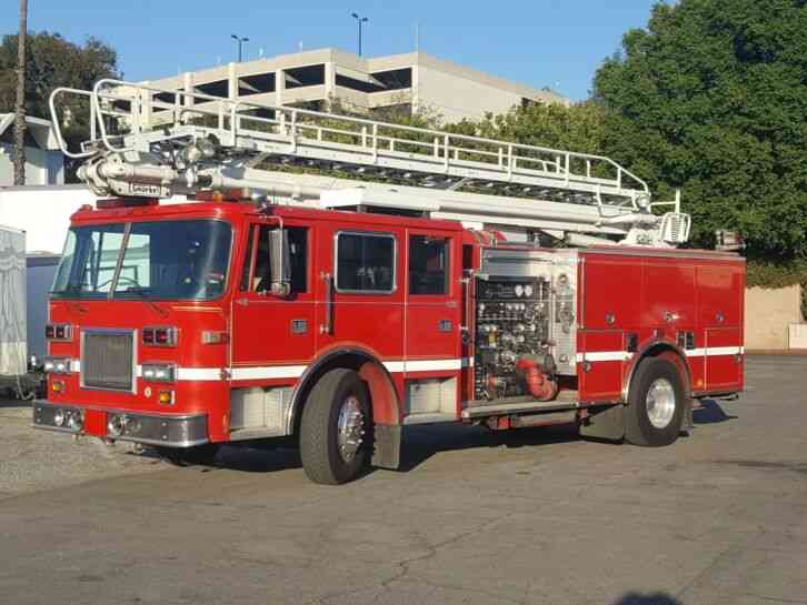Pierce Arrow 50 foot ladder fire truck Telesquirt (1995)