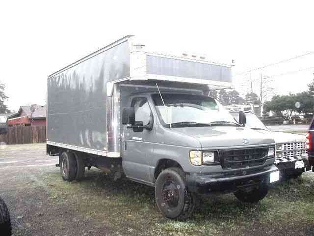 Ford E350 cutaway box truck (1997)