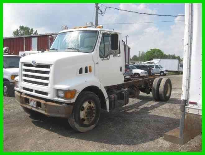 FORD LOUISVILLE L000, 5. 9 CUMMINS, 6 SPEED, AIR BRAKES, UNDER CDL (1997)