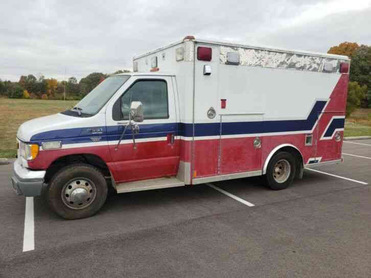 Ford E-350 Ambulance (1998)