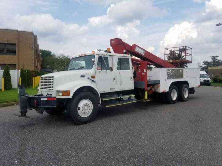 INTERNATIONAL 4900 ELLIOT PLATFORM BUCKET TRUCK (1998)