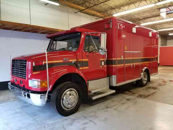 International 4000. 4700 low W/C Fire Rescue Ambulance (1999)