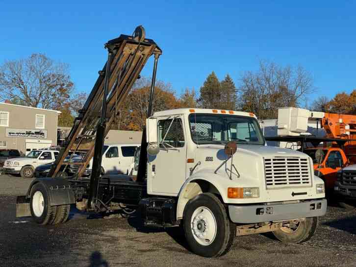 International 4700 Used Roll Off Can Dumpster Hauler Diesel DT466E Auto (1999)