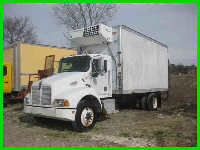 KENWORTH T300 3126 CAT 6 SPEED MANUAL WITH 18 FOOT STAND ALONE REEFER (1999)