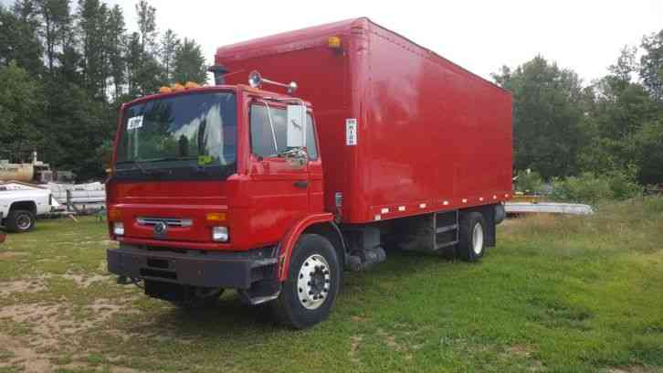 Mack DM 690S Box truck (1999)