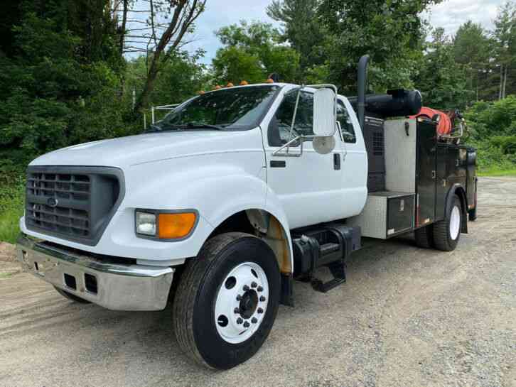 Ford F650 Under CDL Service Utility Truck (2000)