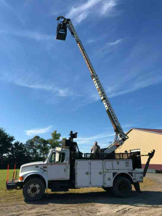 International 4700 Cable Placer (2000)