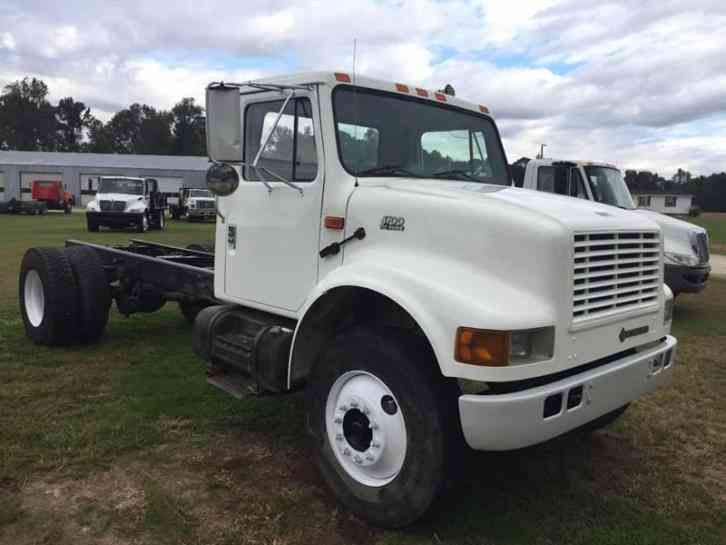 International 4700 Cab and Chassis (2000)