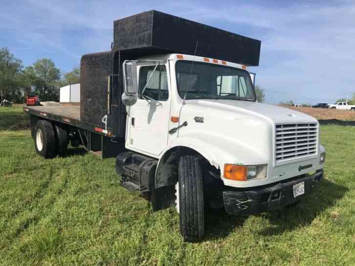 International 4700 DT466 (2000)