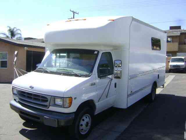 Ford E450 CARGO BOX VAN GENERATOR ONLY 30K LOW MILES (2001)