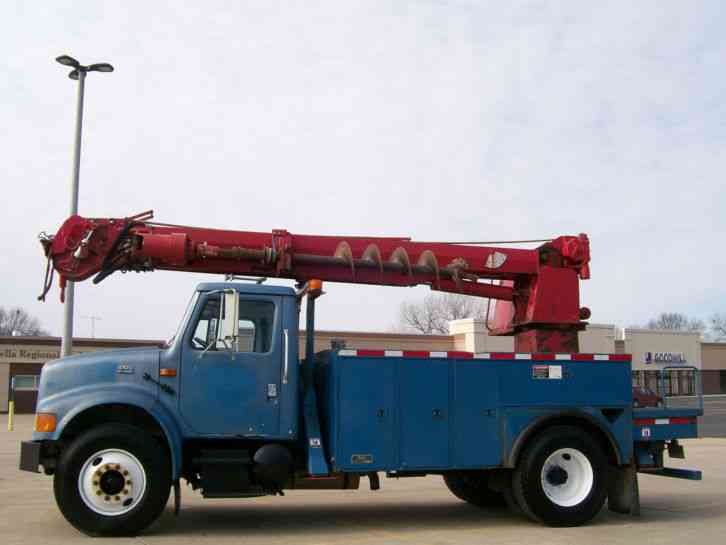 International 4700 UTILITY TRUCK (2001) : Bucket / Boom Trucks