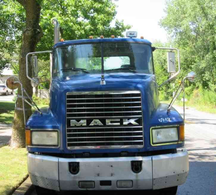 Mack CH613 (2001)