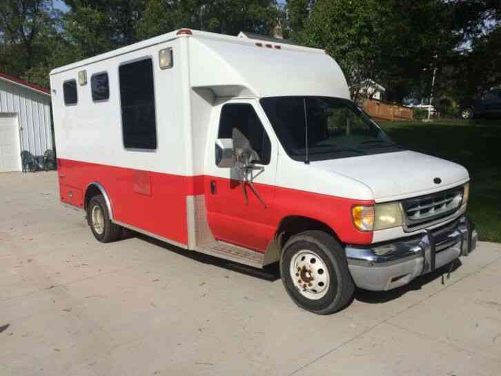 Ford Econoline E450 Super Duty Cutaway (2002)