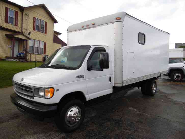 Ford E-350 ECONOLINE DELIVERY VAN 16 FOOT BOX TRUCK (2002)