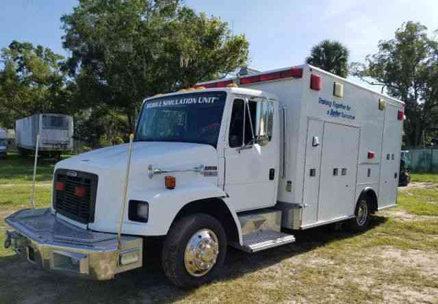 Freightliner FL60 Ambulance (2002)