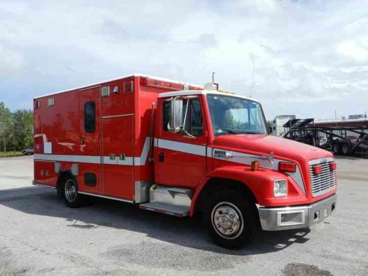 Freightliner FL60 Ambulance (2002)