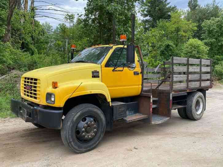 GMC CTR00 Under CDL Flatbed Stake Bed Cone Truck G (2002)