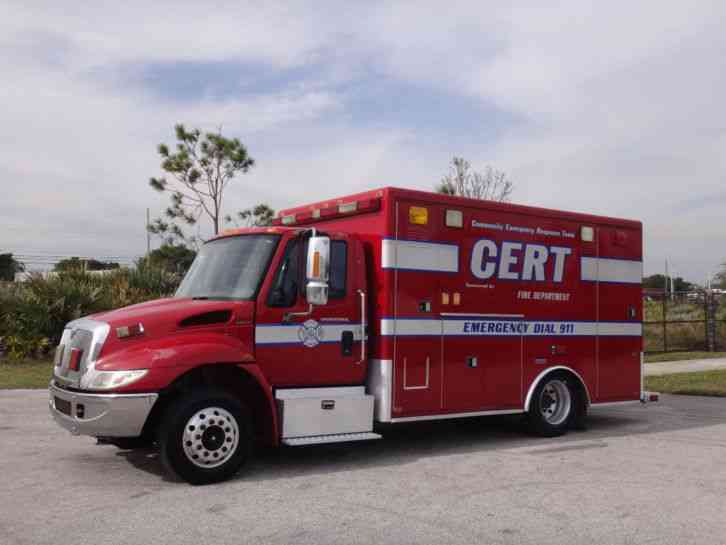 International 4300 Ambulance (2002)