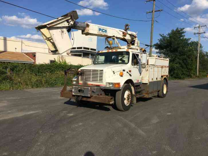 INTERNATIONAL 4900 CABLE PLACING BUCKET BOOM TRUCK (2002)