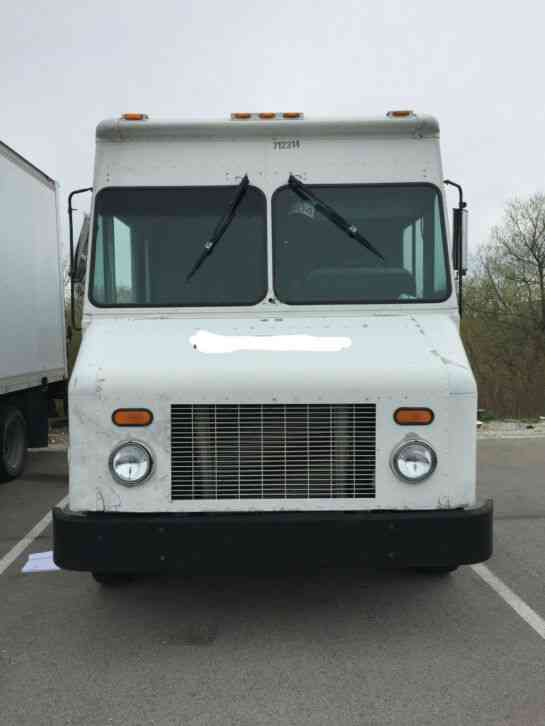 FREIGHTLINER P500 BOX TRUCK DELIVERY (2003)