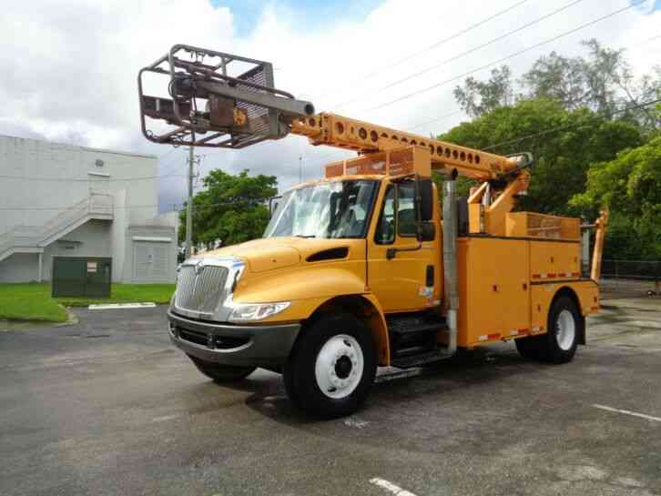 INTERNATIONAL 4400 CABLE PLACING BUCKET BOOM TRUCK (2003)