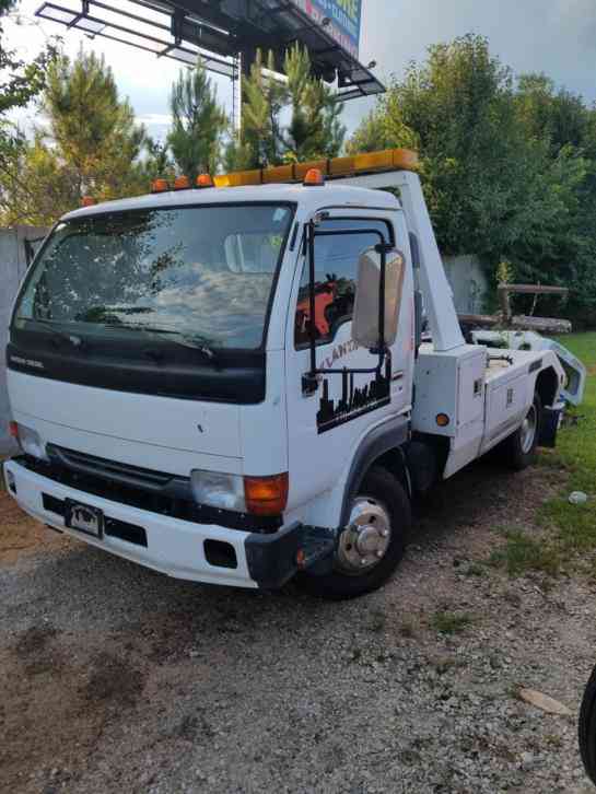 UD 1400 tow truck (2003)
