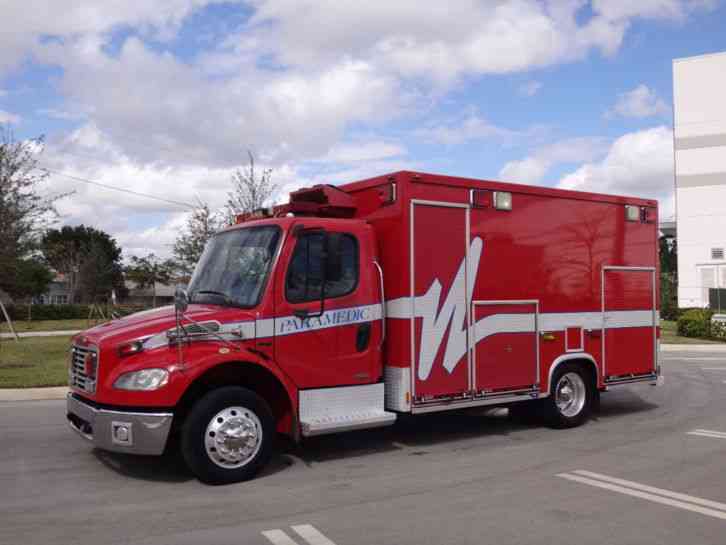 Freightliner M2 Ambulance (2004)