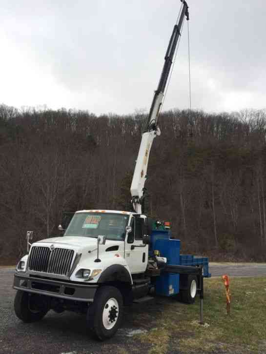 International 7400 4x4 Utility Mechanics Crane Service Truck (2004)
