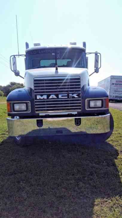 Mack CH 613 (2004)