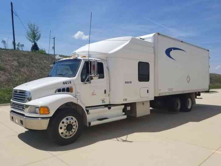 Sterling Acterra Freightliner 300HP 6 Speed Auto APU Pusher Axle -- (2004)