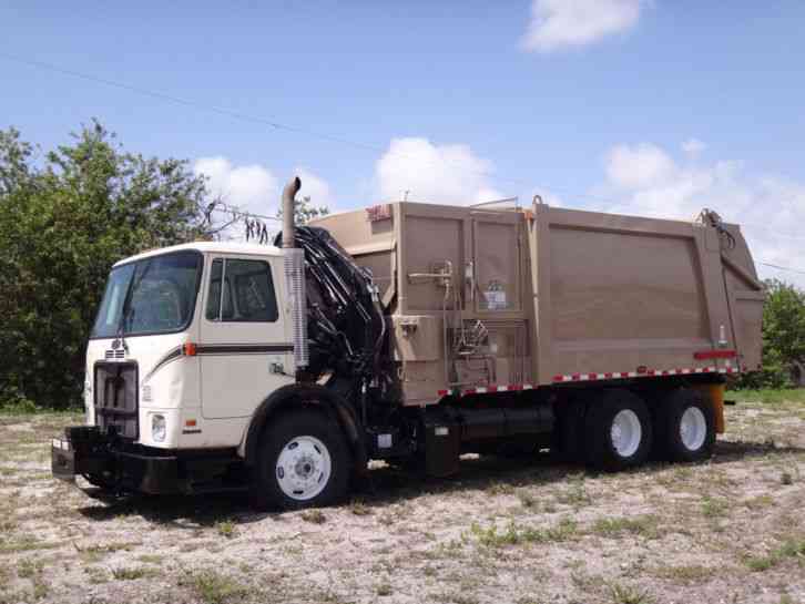 Autocar WXR XPEDITOR Garbage Truck (2005)