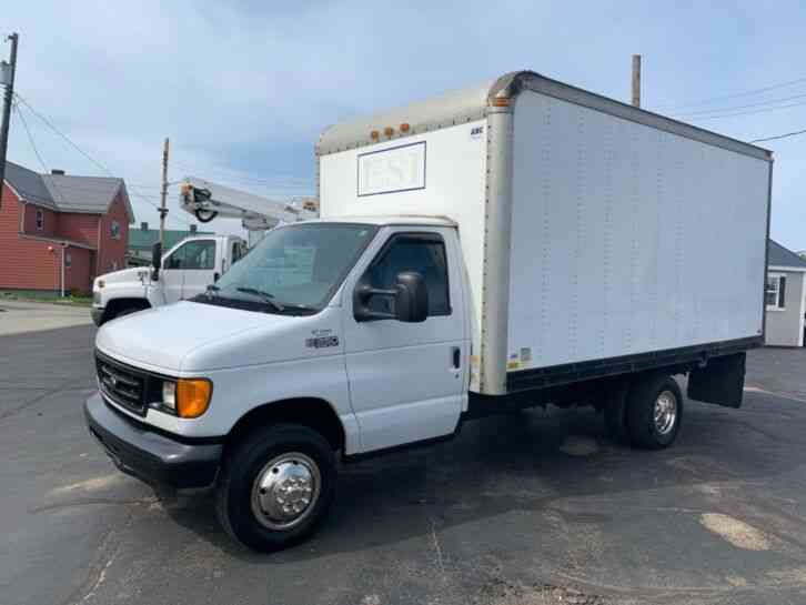 Ford E-350 15FT BOX PANEL DELIVERY TRUCK CUBE VAN (2005)