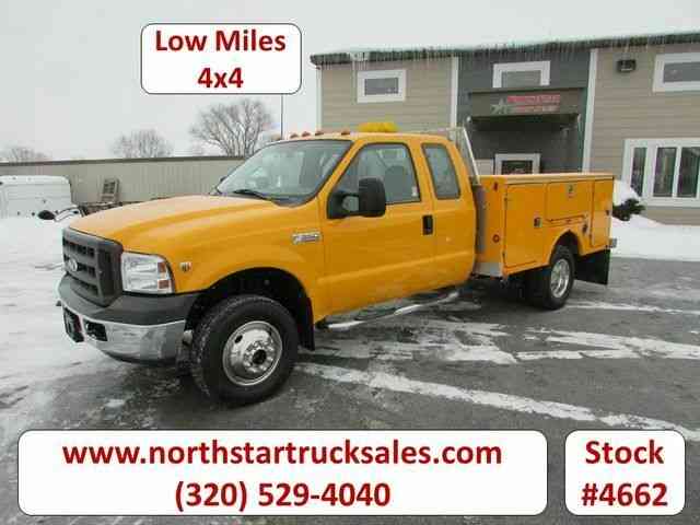 Ford F-350 4x4 Service Utility Truck -- (2005)