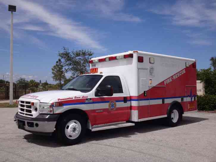Ford F350 Super Duty Ambulance (2005)