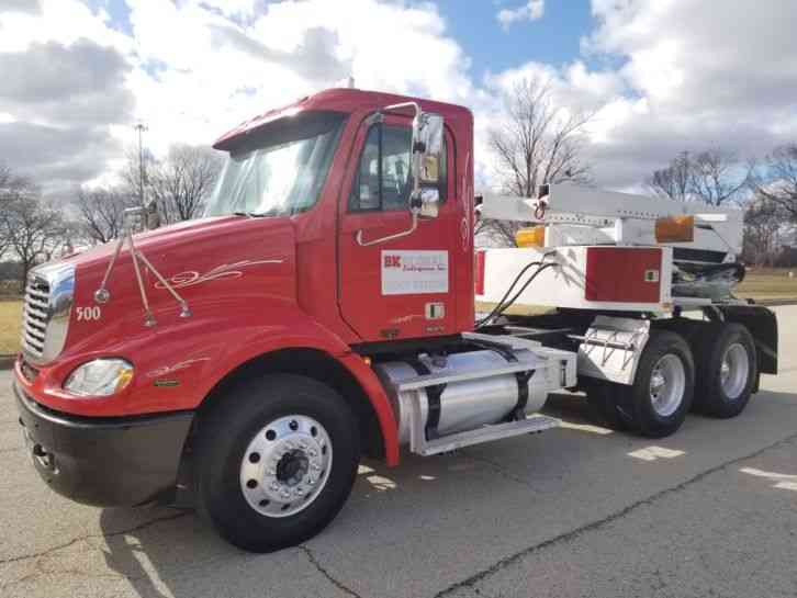 Freightliner Tru-Hitch Wrecker Day Cab Columbia Heavy Duty Towing Rig Truck PTO (2005)