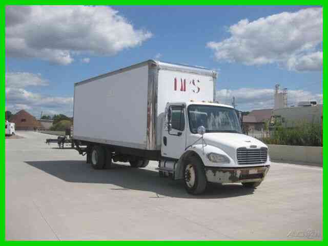 FREIGHTLINER M2 C7 CAT AUTO ''UNDER CDL''' WITH 24X102X102 VAN BODY WITH LIFTGATE (2005)