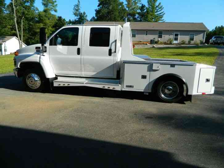 GMC C5500 Hauler Truck (2005)