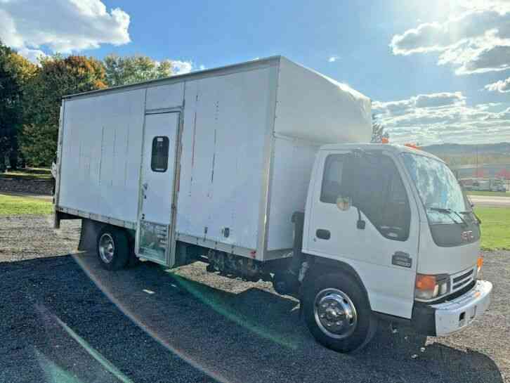 GMC W5500 18FT STEP VAN BOX TRUCK TOOL DELIVERY W/LIFT (2005)