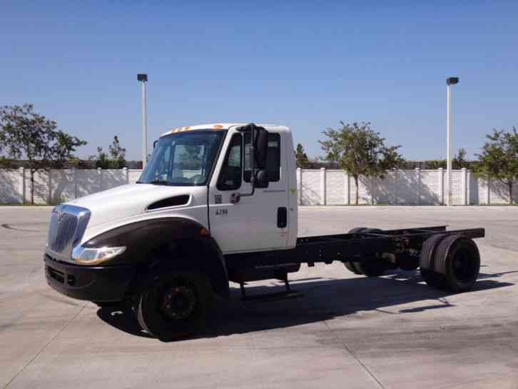 International 4200 Cab Chassis (2005)