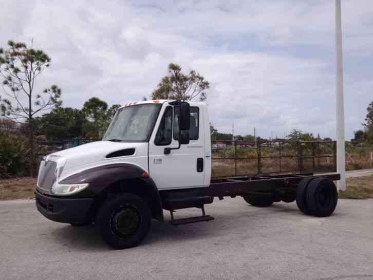 International 4200 Cab Chassis (2005)