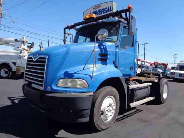 MACK CXN612 DAYCAB TOTER TRUCK (2005)